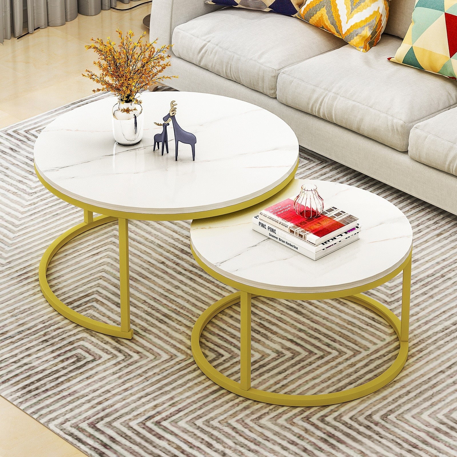 Set 2 masute rotunde de cafea cu efect de marmura, blat MDF, cadru metalic auriu, 70x45 cm si 50x38 cm