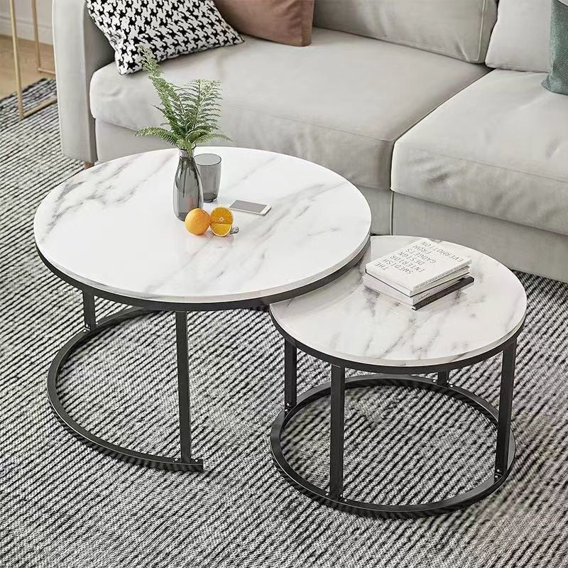 Set 2 masute rotunde de cafea cu efect de marmura, blat MDF, cadru metalic auriu, 70x45 cm si 50x38 cm